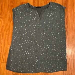 Cap sleeve V-neck dotted blouse size large
